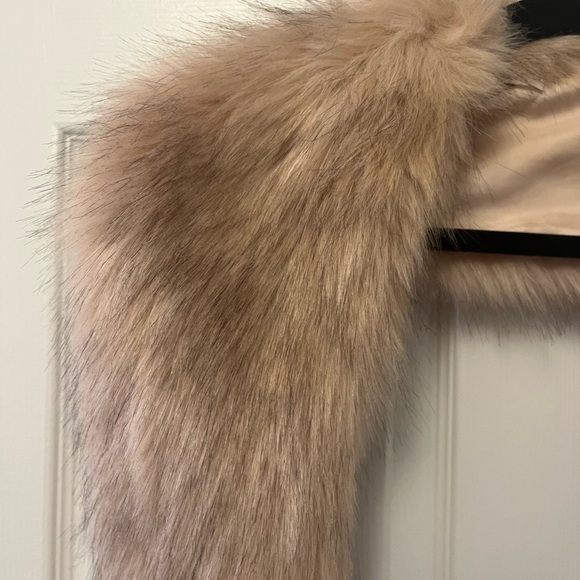 ✨ Blush Pink and Gray Faux Fur Stole/Wrap - Picture 2 of 5
